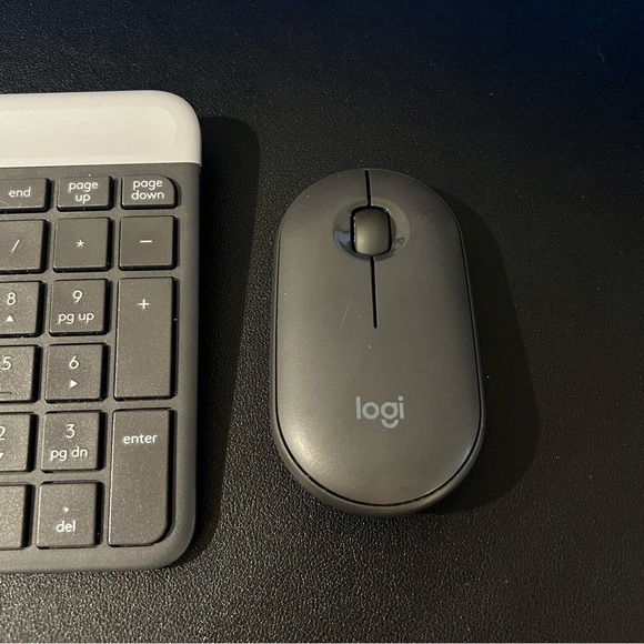 Logitech Black and Gray Wireless Keyboard and Mouse - Picture 5 of 11